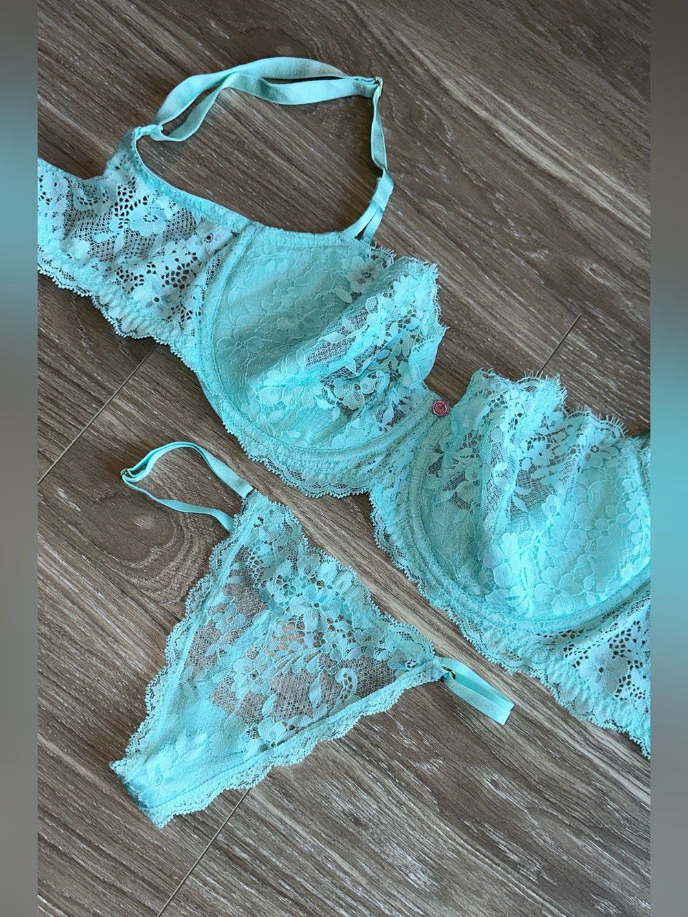 PINK Victoria's Secret Lace Underwire Bra & Thong in Aqua Mint